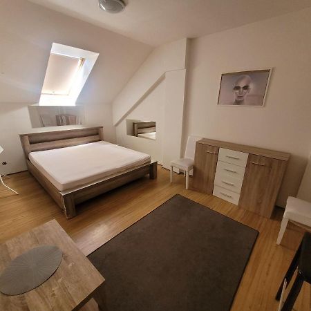 Apartments Zizkov B Прага Екстериор снимка