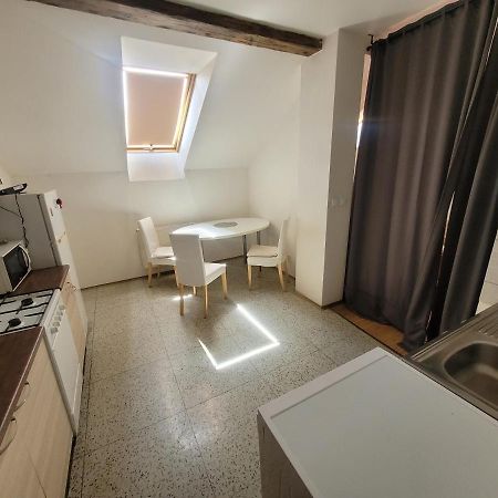 Apartments Zizkov B Прага Екстериор снимка